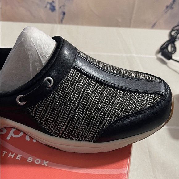 Easy Spirit Black Travelport Slip-On - Picture 7 of 8